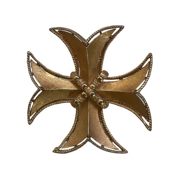 1960s Brushed & Rope Textured Gold Plated Maltese Heraldic Cross Pin Brooch - Picture 1 of 3